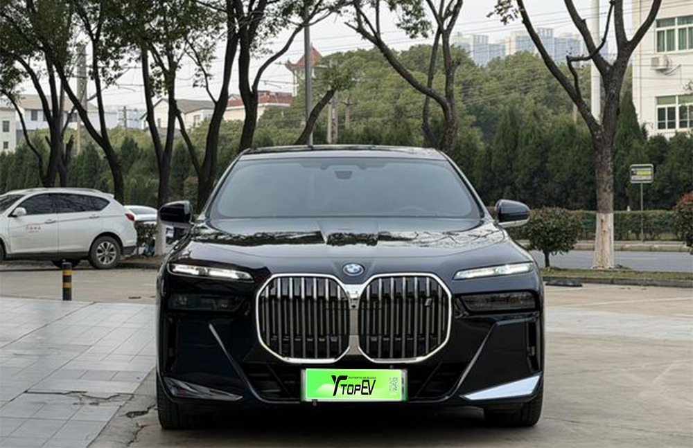 imgi_4_bmw i7 2 BMW i7 2026 eDrive50L Luxury Package – Factory Price From China | CHINESE CAR IN EUROPE - Image 1