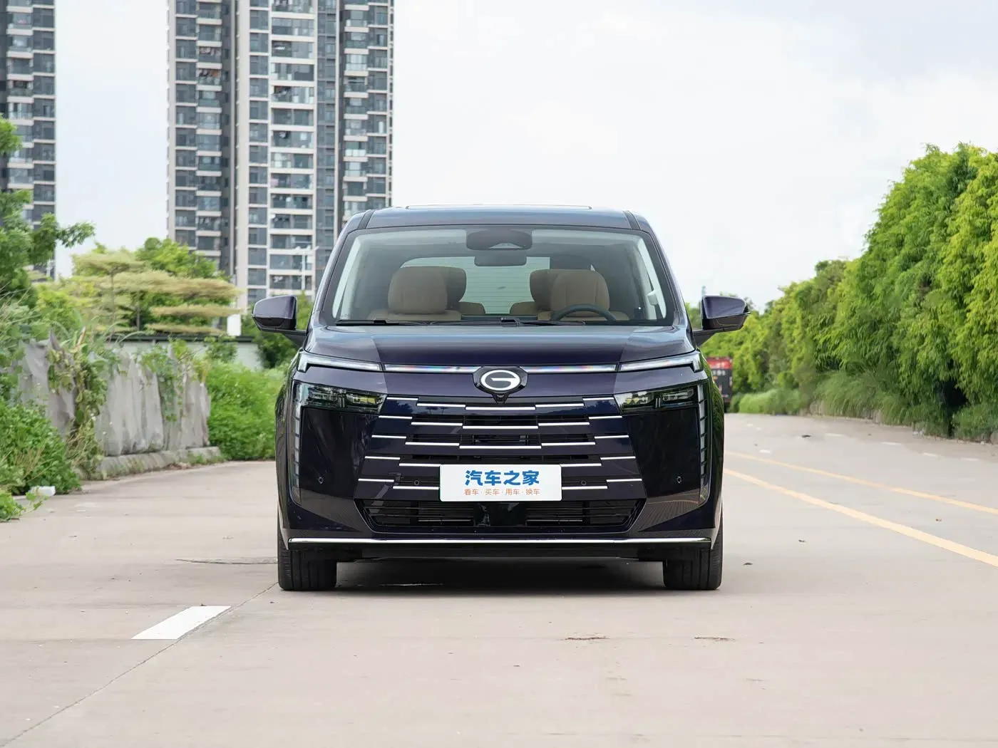 imgi_96_GAC-Trumpchi-E8-Large-Phev-MPV-Sedan-7-Seats-New-Energy-Vehicle GAC Trumpchi E8 Phev 7 Seats New Energy Vehicle MPV – Ships Worldwide From China | CHINESE CAR IN EUROPE - Image 1